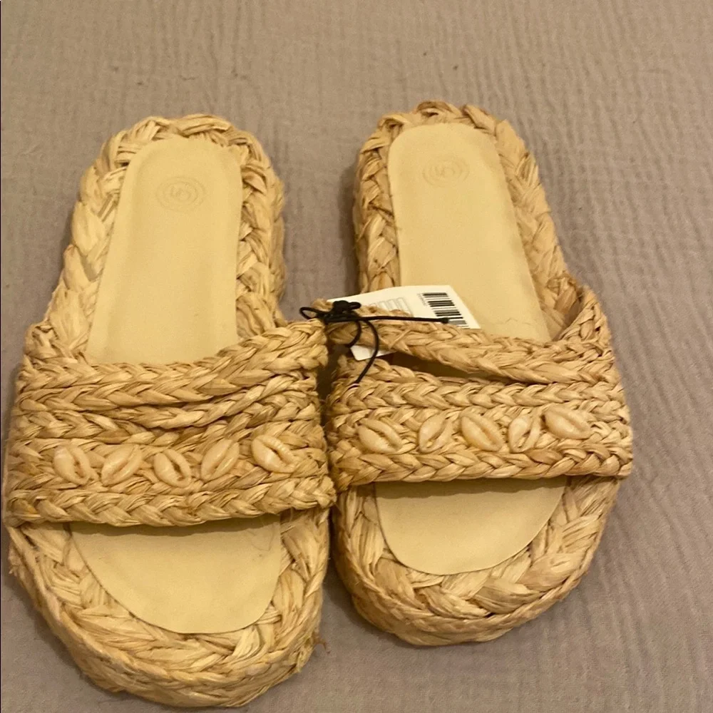 Urban Outfitters Natural Woven Slide Sandals. Size 8 . New